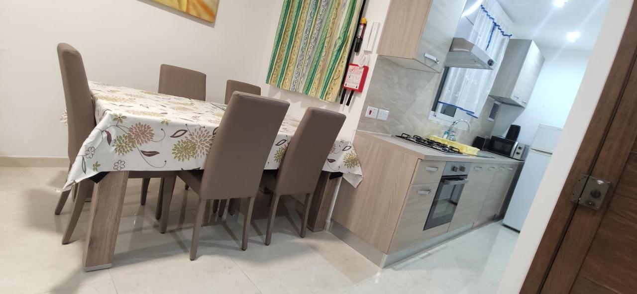 One Bed Room Apartment With Terrace Marsaskala Bagian luar foto